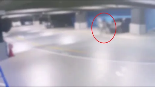 國慶看完電影取車遇伏!19歲賓士男遭追砍 警鎖定車輛追緝中