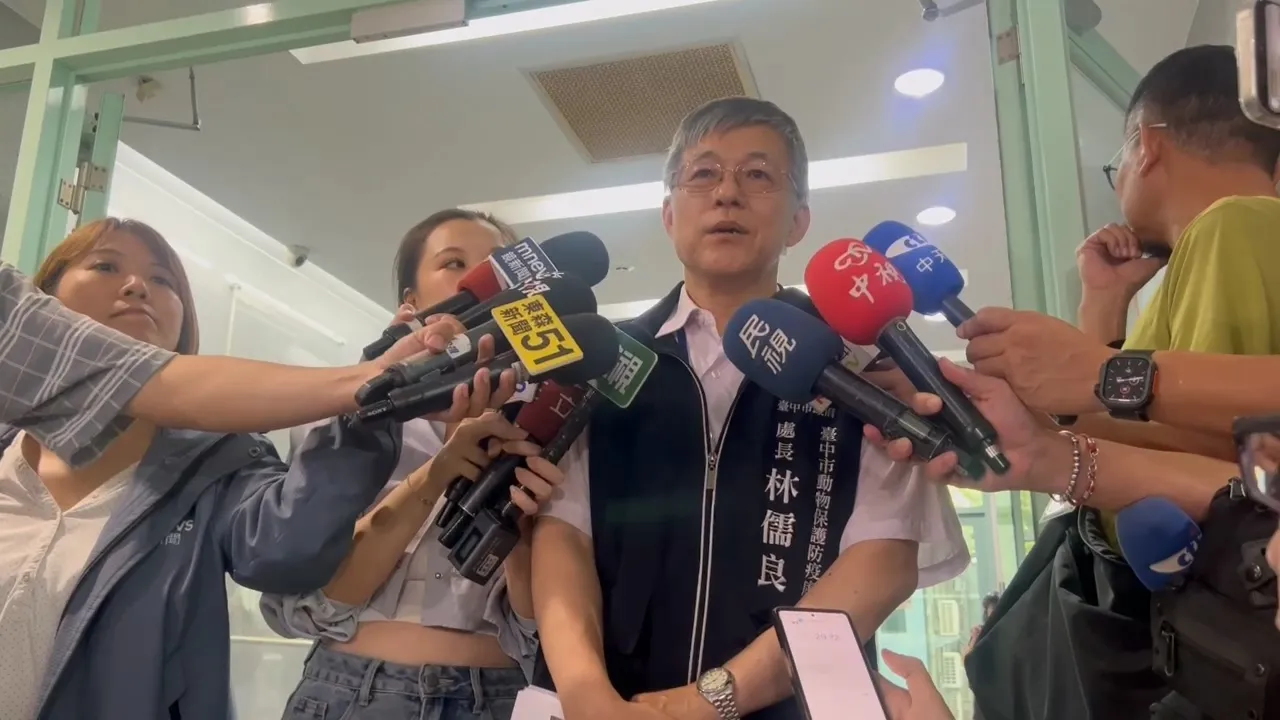 台中市动保处林儒良受访说,以宅配寄送检体符合中央对地方的规定。鲜明摄