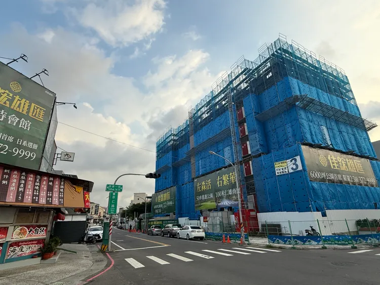 建案打出廣告價，恐引來購屋族只想撿便宜，對於非廣告戶價格如何維持在建商原先設想目標，將產生一定程度衝擊。葉家銘攝