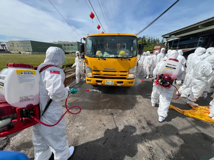 十軍團化學兵在案例場清消。十軍團提供