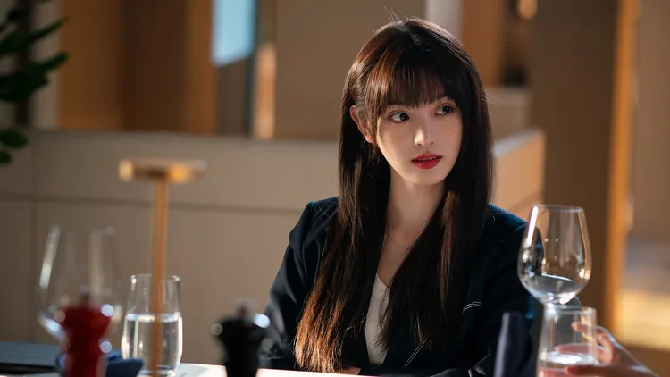 田曦薇顛覆形象成「海后」。中天娛樂台提供