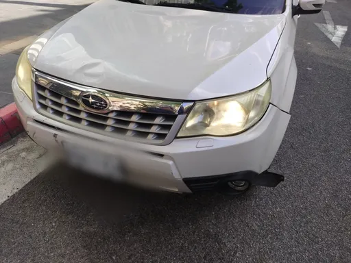 北市小客車撞自行車!疑騎士變換車道不慎 倒地全身多處擦傷