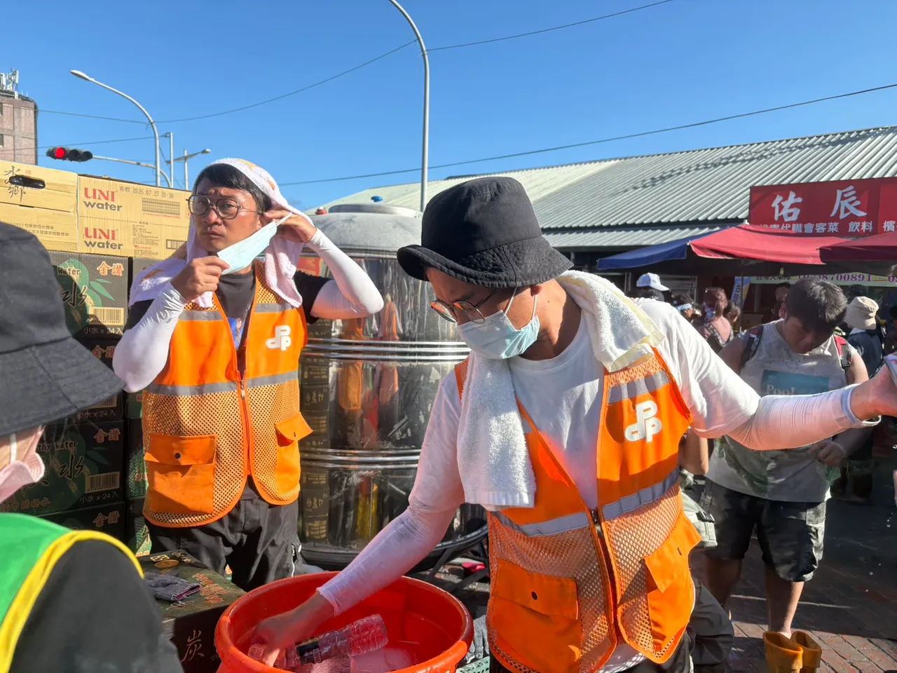 全台各地志工自发性来到花莲光复灾区为台湾这片土地尽心尽力。业者提供