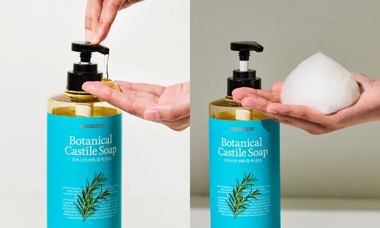 「茶樹淨化」泡沫細緻，帶有清爽的薄荷草本香氣。