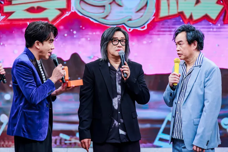 （左起）許志豪、施文彬、康康。中視提供