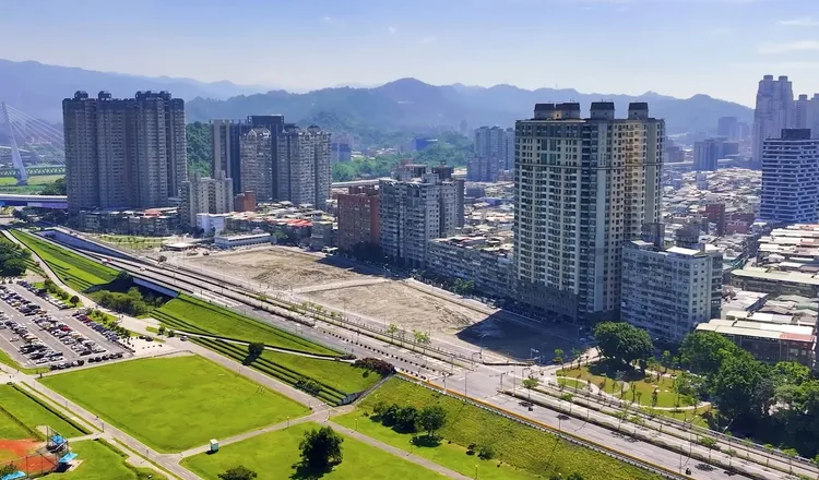 秀朗橋北側區徵案鄰近新北環快，交通便利。地政局提供