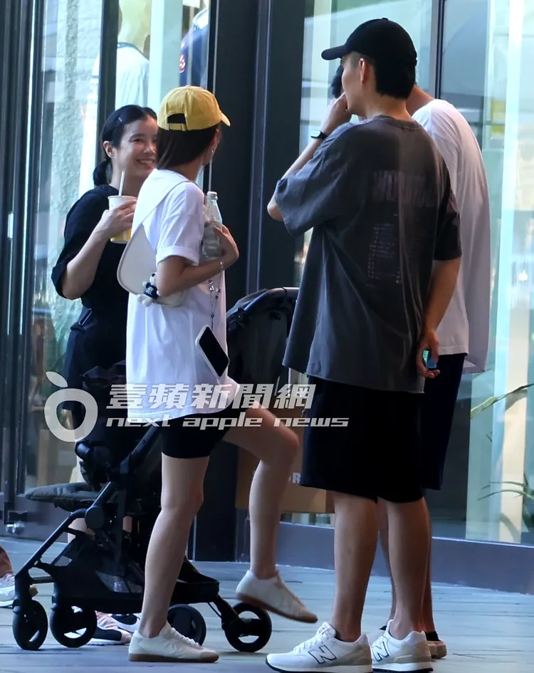 李佳穎一行人在信義商圈聊天，享用下午茶。特勤中心攝