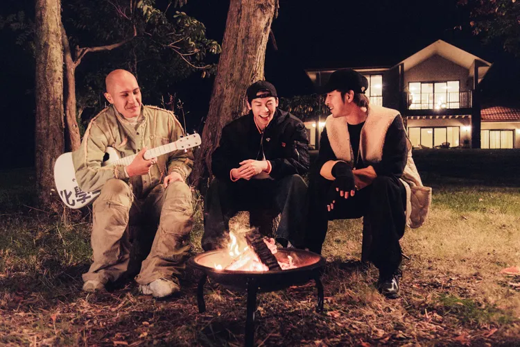 許光漢開心與兩位主持人談心。出去一下提供