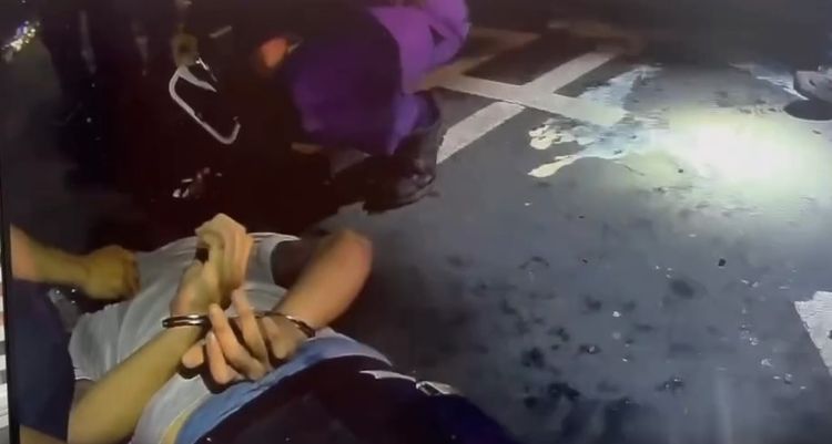 心虛見警拔腿狂奔!賽跑數百公尺仍遭警壓制逮捕 原來是這種原因