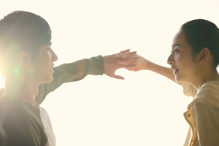 曾敬驊悲慘過去曝光，陽光少女李沐成生命曙光。Netflix提供