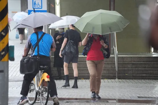 光复连假两样情!北部湿冷有雨 中南部放晴迎阳光