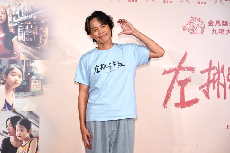 黄镫辉今出席新片首映,被问唐振刚自首认闪兵事件。娱乐中心摄