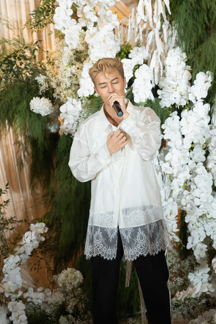 吳克群在新人婚禮上獻唱。六度空間提供