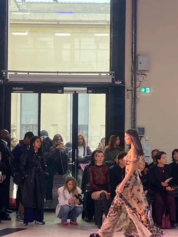 夏姿巴黎時裝周2026春夏大秀，於台北時間傍晚5點展開。