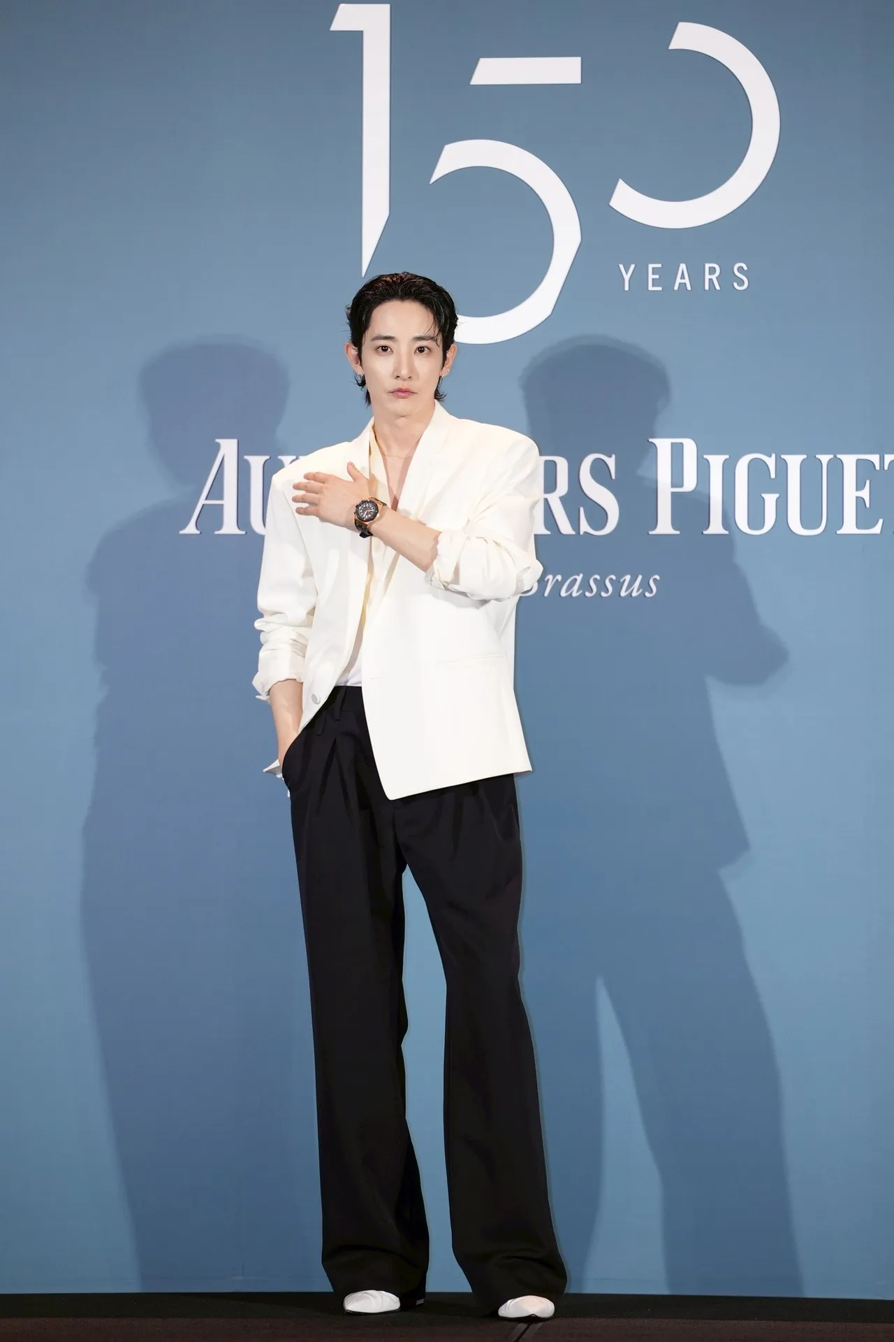 李洙赫为了AP 150周年派对,特别选择玫瑰金配色腕表。彭欣伟摄