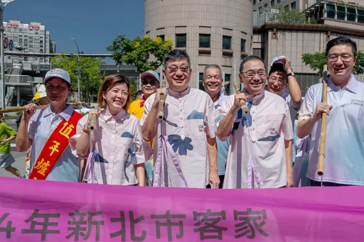 義民祭青春踩街炸翻板橋 千人挑擔奉飯、金曲歌手壓軸開唱