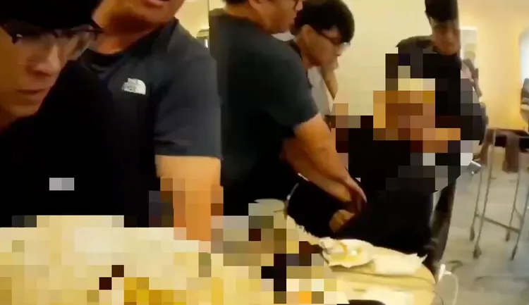 嫌犯於染髮時落網。警方提供