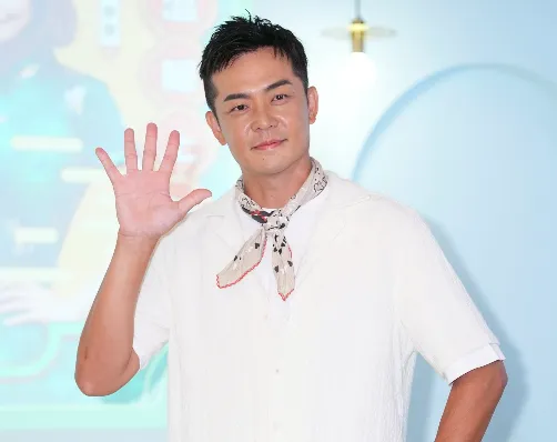 姚元浩「脚掌断裂」缝300针收免役证明　医生不建议再开刀