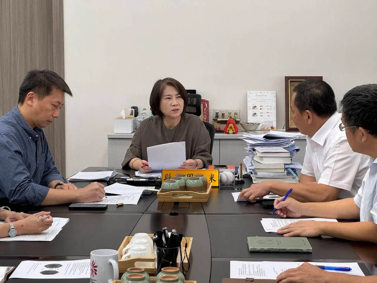 周春米县长召开紧急应变会议。县府提供