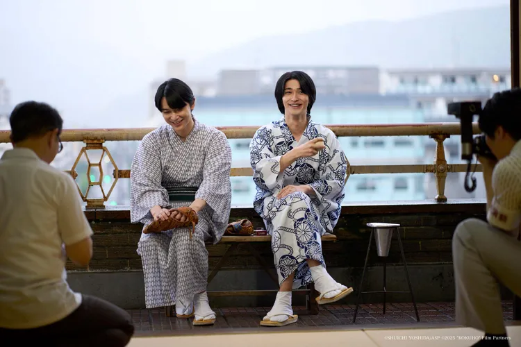 吉澤亮（左）、橫濱流星花了1年半的時間苦練歌舞伎。傳影互動提供