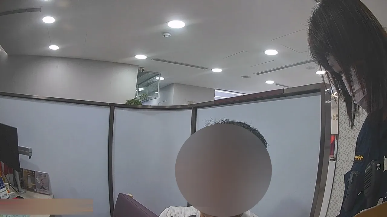 其中有人多年前就被骗200万,仍沉迷网路交友,让员警傻眼。翻摄照片