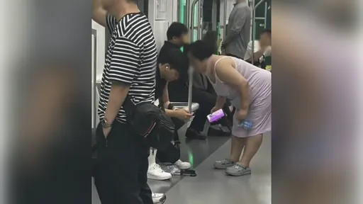 不只北捷踹嬤!「泡泡糖大媽」出沒韓國地鐵 1舉動讓乘客嚇噴