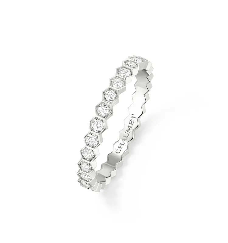 CHAUMET Bee de Chaumet 18K白金戒指，17萬3000元。品牌提供
