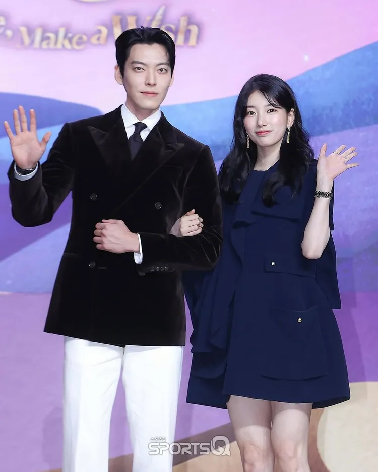 秀智（右）配戴CHAUMET  Bee de Chaumet蜜蜂造型耳環及戒指出席活動。翻攝秀智IG