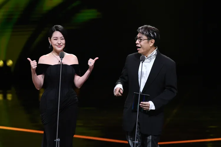 小S（左）與蔡康永重現《康熙來了》經典。三立電視提供