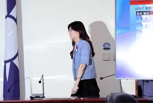 郑丽文成首位绿营出身的蓝党魁「恐令不出党中央」 3大挑战待解决