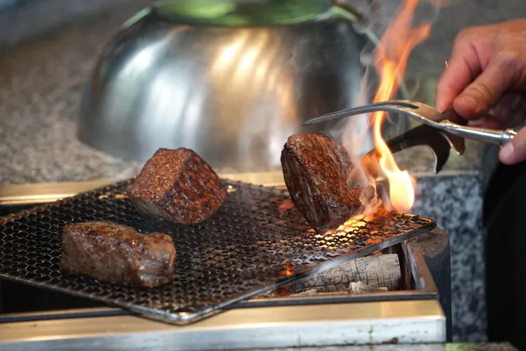 備長炭炭烤和牛外酥內嫩是店內筆點特色料理。S.H.攝