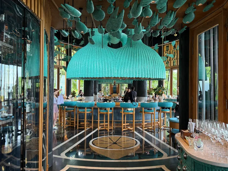 以環形的鳥巢概念設計，四周以大片落地窗引進室外美景。S.H.攝