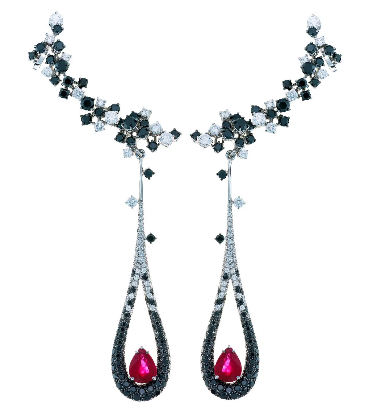 DAMIANI Masterpiece大師傑作Light Rain系列18K白金紅寶石與
黑白鑽石耳環,133萬元。品牌提供