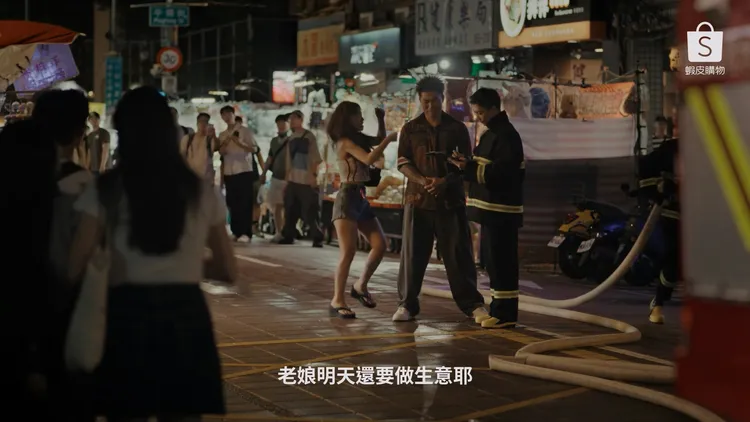 李多慧自稱老娘，抱怨郭泓志燒攤位。翻攝自蝦皮購物YouTube