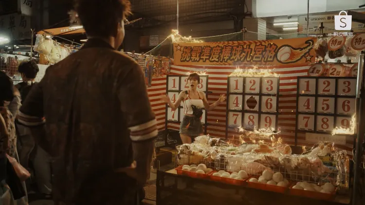 郭泓志「火球」燒了夜市攤位。翻攝自蝦皮購物YouTube