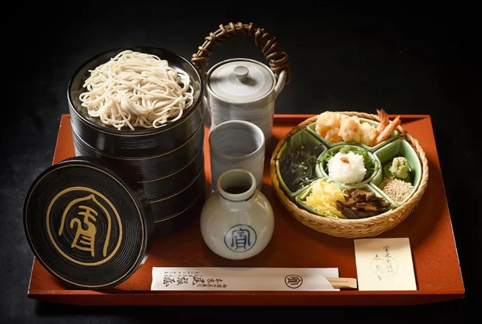 本家尾张屋的荞麦面套餐。翻摄自本家尾张屋官网