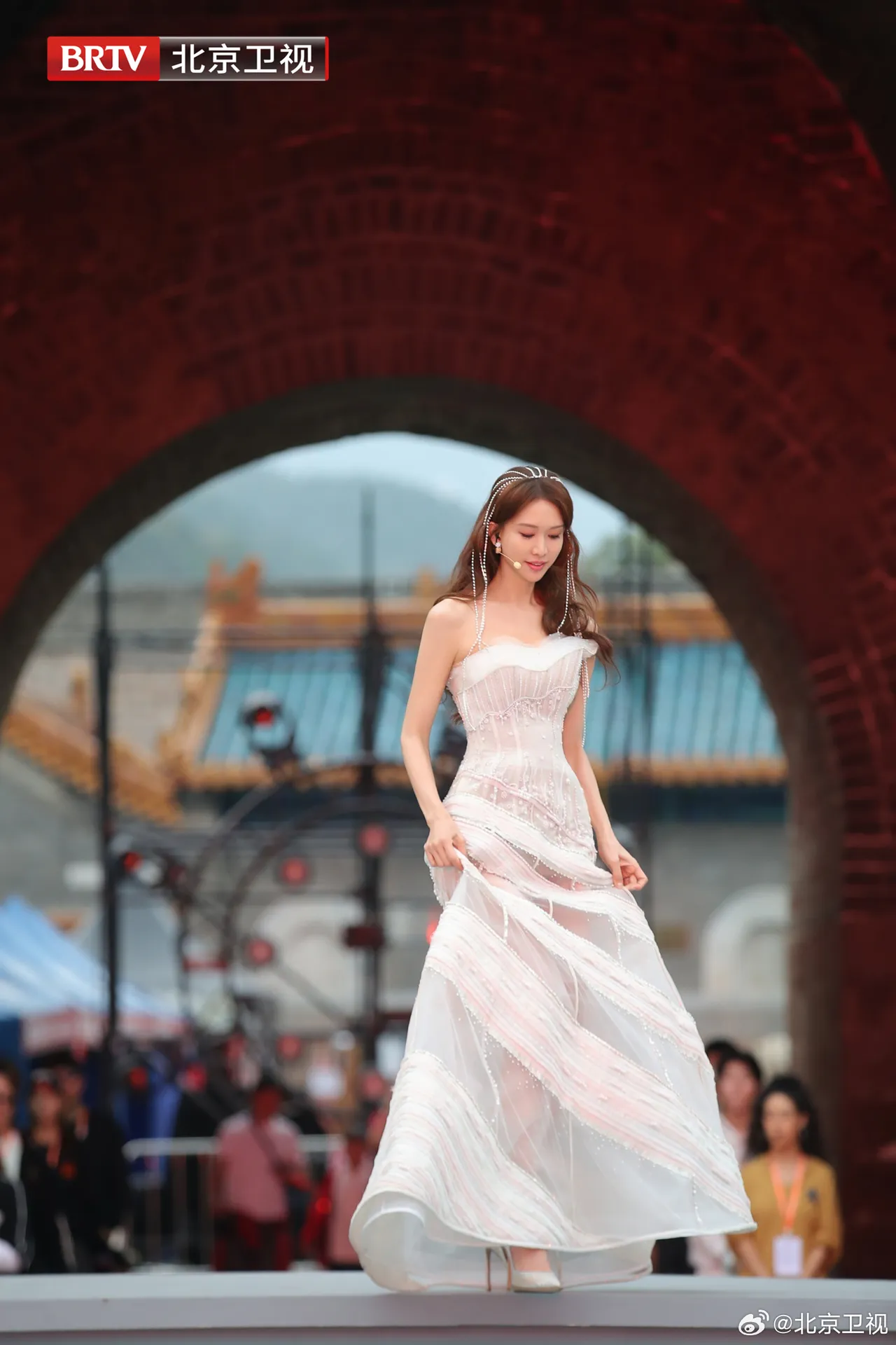 林志玲彩排的模样也美如画。翻摄北京卫视微博