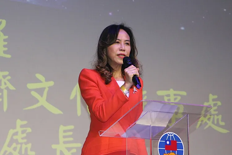 僑委會邀請「當代樂坊」國慶文化訪問團，11日在巴西聖保羅盛大演出，駐聖保羅處長朱怡靜致詞表示，這是「當代樂坊」首次踏足南美洲，為聖保羅注入濃厚的文化藝術能量。 中央社