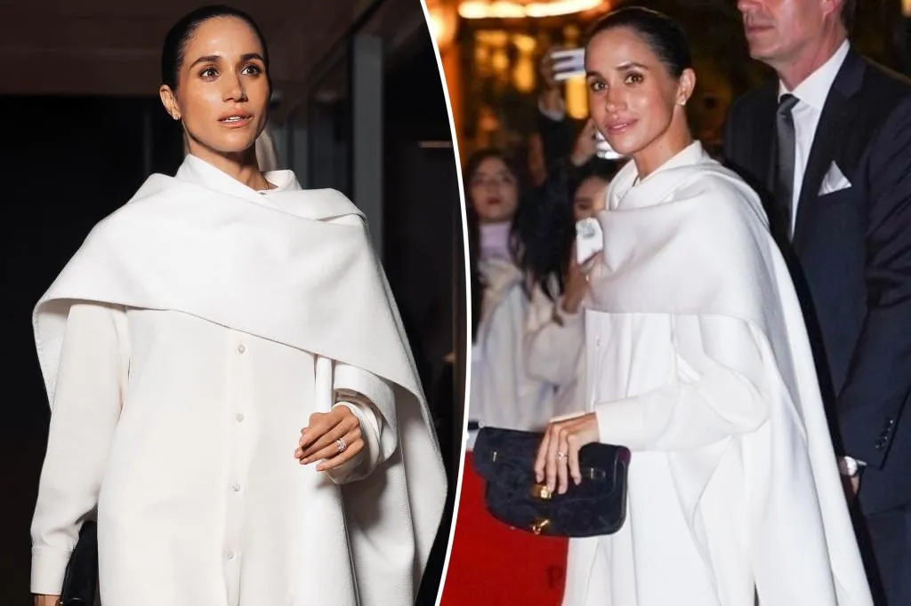 梅根马可以一袭全白Balenciage套装亮相巴黎时装周。翻摄X@PageSix