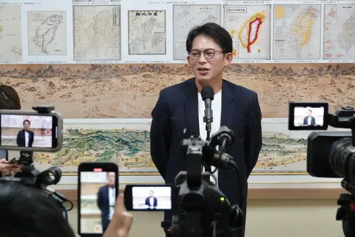 最新民调曝!黄国昌养狗仔跟拍 逾7成民众不认同、近6成小草也看不下去