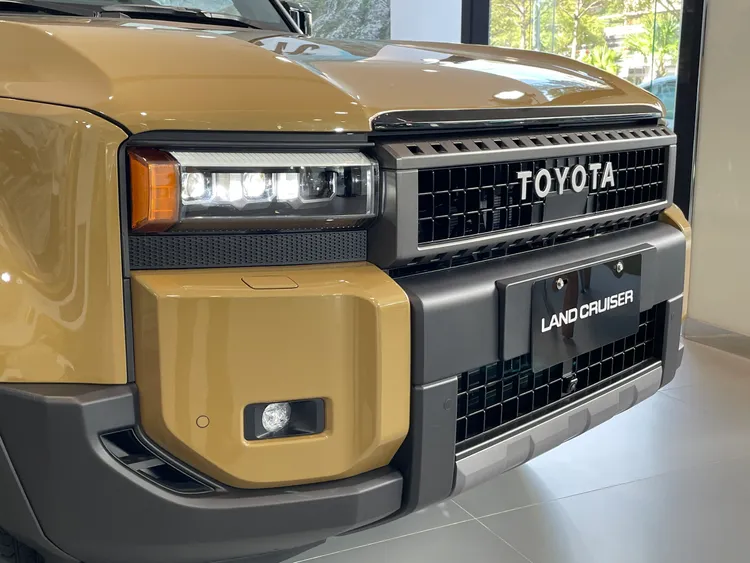 投射式頭燈與經典“TOYOTA”字樣車標相互呼應，在延續品牌設計語彙的同時融入現代感。林浩昇攝