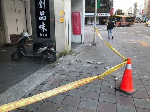 外牆磁磚頻落傷人!北市修繕期竟達500天 議員酸:蔣萬安任內修不完