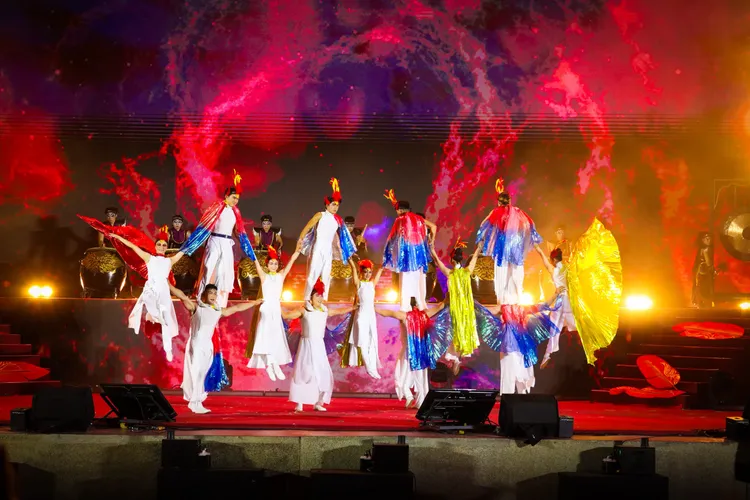 「榮耀啟航_展翼飛翔」傳統藝術表演，為今年國慶開啟壯麗序幕。市府提供