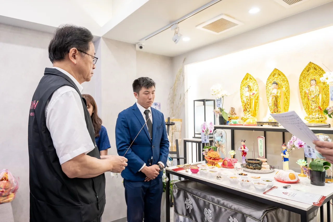 张善政吊唁。桃园市府提供