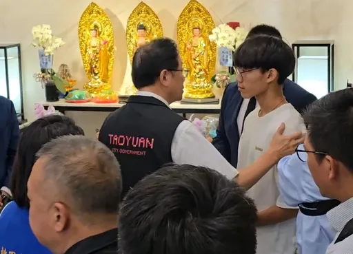 挖土机超人救灾感染殒命!各界哀悼 张善政拈香致赠10万元慰问金