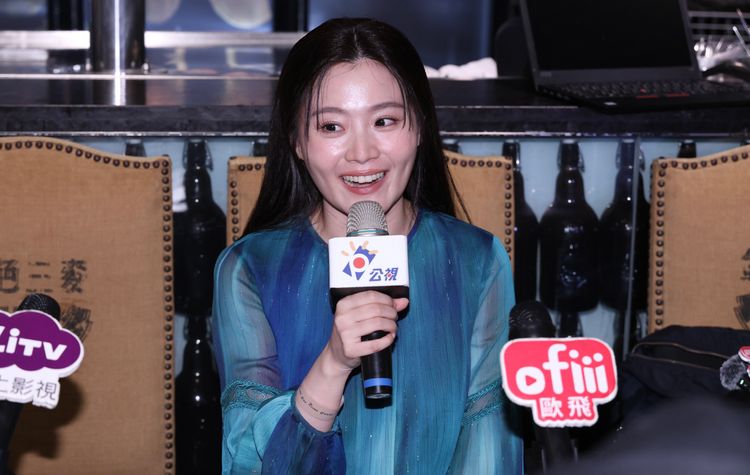 楊小黎「見紅就發」搶下迷你劇集影后　曝媽媽在應援區哭得激烈