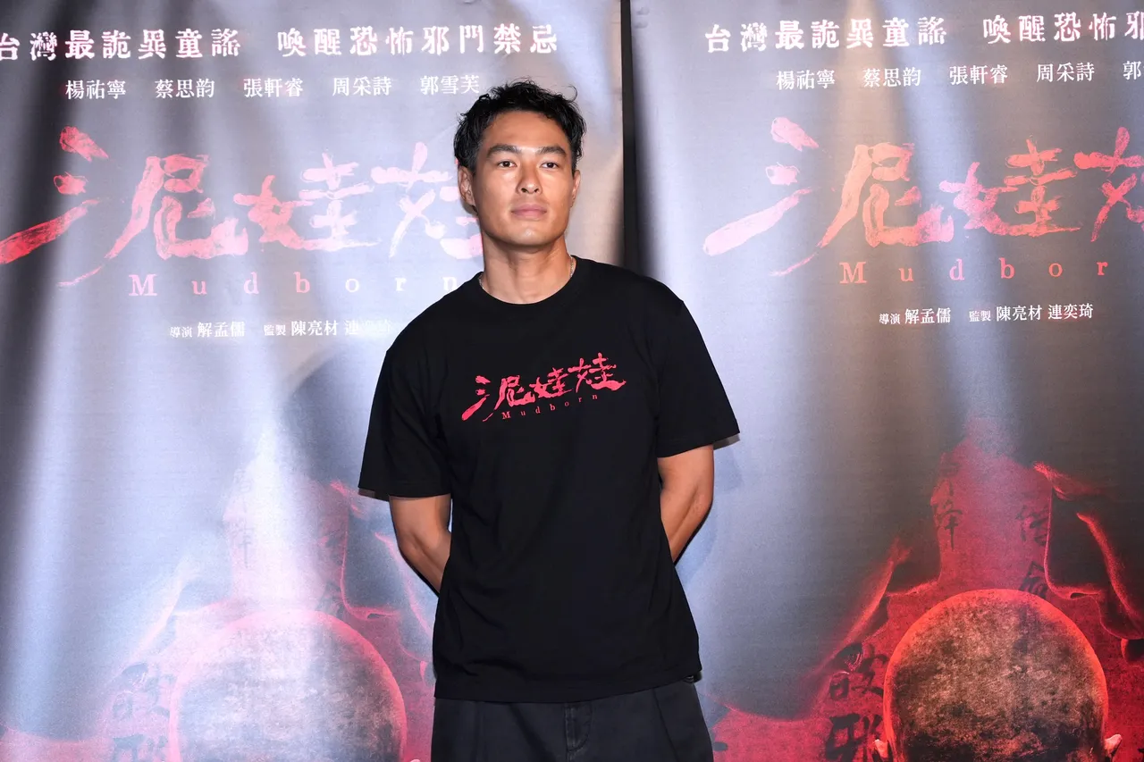 杨祐宁升格三宝爸首露面。彭欣伟摄
