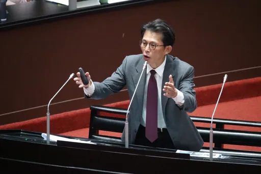 民进党团检举违政治献金法 黄国昌说重话了
