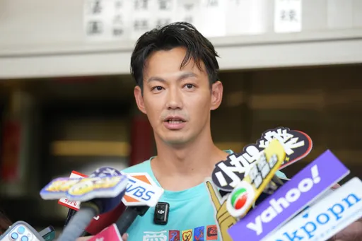 威廉昔月入50万!涉闪兵损失逾250万 老婆卓君泽撑家计