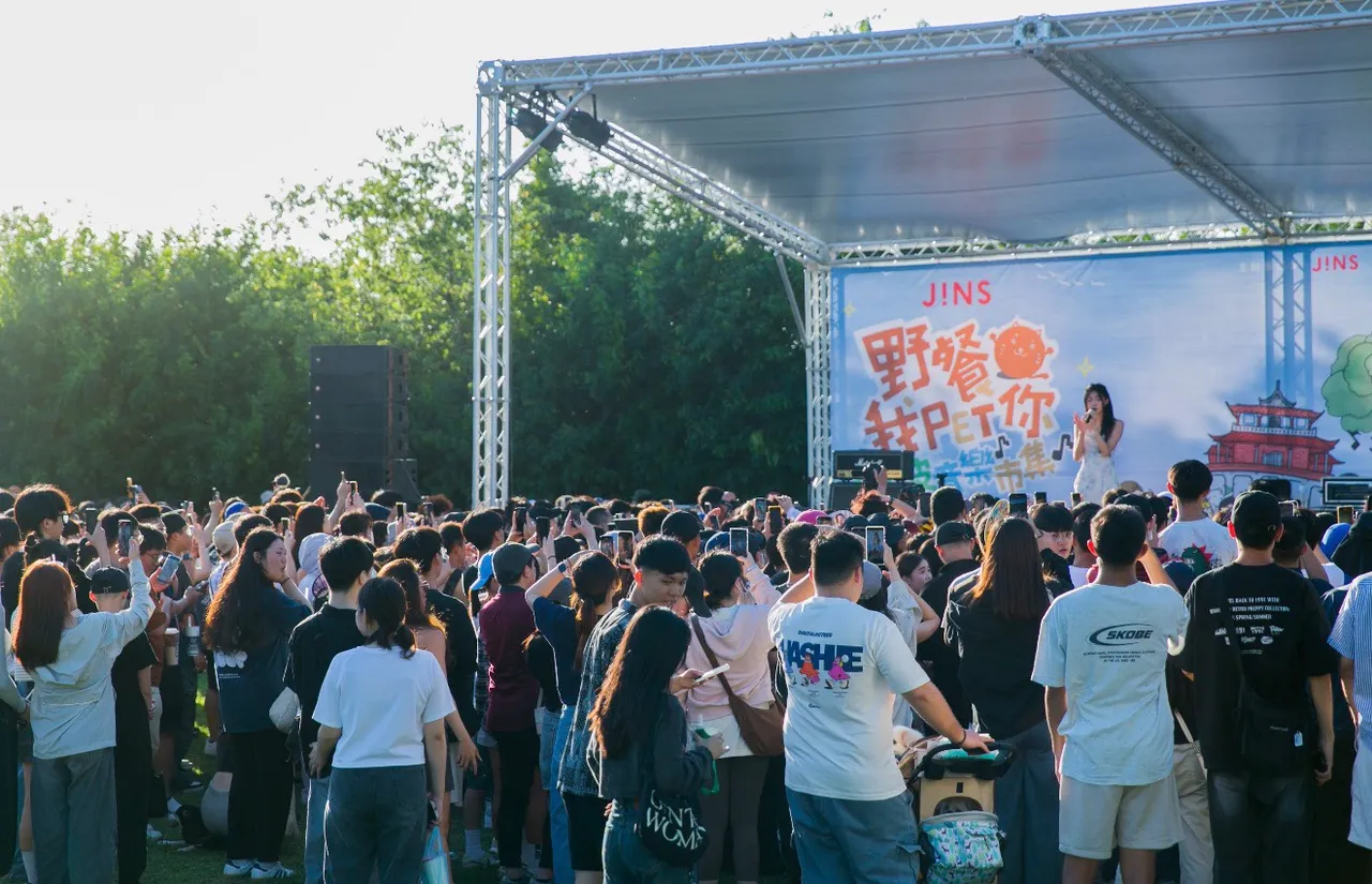 为了延续对动物友好的心力,JINS将再度举办《野餐我PET你 滚草皮音乐市集》,邀您与毛孩一起来野餐、滚草皮。
